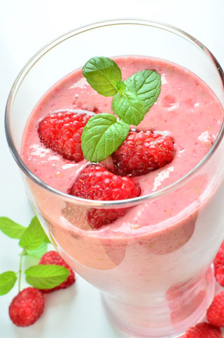 Tropical Apricot-Mango-Raspberry Greek Yogurt Smoothie | Voskos®